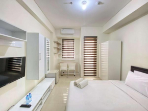 Cozy and Spacious Studio Apartment at Parahyangan Residence By Travelio